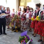 13.09.2020. Jędrzejów. Dożynki. Na zdjęciu (od lewej): Paweł Faryna, starosta jędrzejowski oraz Marcin Piszczek, burmistrz Jędrzejowa / Ewa Pociejowska-Gawęda / Radio Kielce