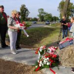 13.09.2020. Miąsowa. Odsłonięcie obelisku ku czci Zdzisława Gintera ps. Grom i Zdzisława Kajderowicza ps. Ryszard / Ewa Pociejowska-Gawęda / Radio Kielce