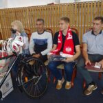 17.09.2020 Krasocin. Sesja rady gminy i powitanie rodziny repatriantów z Kazachstanu. Na zdjęciu rodzina Larionov z Kazachstanu (od lewej): Svetlana, Roman, Kirill i Artyom  / Ewa Pociejowska-Gawęda / Radio Kielce