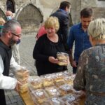 20.09.2020. Jędrzejów. Kiermasz słodkości u ojców cystersów / Ewa Pociejowska-Gawęda / Radio Kielce