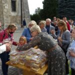 20.09.2020. Jędrzejów. Kiermasz słodkości u ojców cystersów / Ewa Pociejowska-Gawęda / Radio Kielce