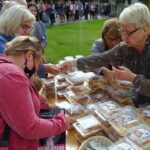 20.09.2020. Jędrzejów. Kiermasz słodkości u ojców cystersów / Ewa Pociejowska-Gawęda / Radio Kielce