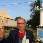26.09.2020. Jaronowice. Odnowiona figura Matki Boskiej. Na zdjęciu: Witold Chmielewski - Stowarzyszenia Patriotyczne Chrześcijańskie Tyniec / Ewa Pociejowska-Gawęda / Radio Kielce