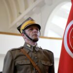 03.09.2020. Kielce. Pogrzeb Przemysława Jerzego Witka. Na zdjęciu: Dionizy Krawczyński - prezes Stowarzyszenia Rekonstrukcji Historycznej „Jodła” / Piotr Kwaśniewski / Radio Kielce