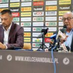 03.09.2020. Kielce. Konferencja klubu Łomża Vive Kielce, podczas której przedstawiono nowych sponsorów. Na zdjęciu: Paweł Papaj - dyrektor marketingu klubu Łomża Vive Kielce i Marian Urban - członek zarządu klubu Łomża Vive Kielce / Piotr Kwaśniewski / Radio Kielce