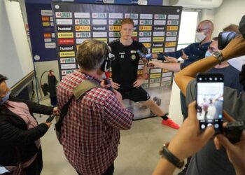 03.09.2020. Kielce. Konferencja klubu Łomża Vive Kielce, podczas której przedstawiono nowych sponsorów. Na zdjęciu: Tomasz Gębala / Piotr Kwaśniewski / Radio Kielce