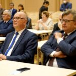 08.09.2020. Kielce. Domy Pomocy Społecznej z województwa świętokrzyskiego otrzymały wsparcie w ramach projektu „Bezpieczna Przyszłość”. Na zdjęciu (od lewej): Stefan Bąk - członek zarządu powiatu w Kielcach i Tomasz Pleban - wicestarosta kielecki / Piotr Kwaśniewski / Radio Kielce