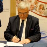 08.09.2020. Kielce. Domy Pomocy Społecznej z województwa świętokrzyskiego otrzymały wsparcie w ramach projektu „Bezpieczna Przyszłość”. Na zdjęciu: Andrzej Bętkowski - marszałek województwa świętokrzyskiego / Piotr Kwaśniewski / Radio Kielce