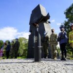 11.09.2020. Kielce. Obchody 19. rocznicy ataku na World Trade Center przed pomnikiem Homo Homini / Piotr Kwaśniewski / Radio Kielce