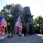 11.09.2020. Kielce. Obchody 19. rocznicy ataku na World Trade Center przed pomnikiem Homo Homini / Piotr Kwaśniewski / Radio Kielce