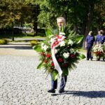 11.09.2020. Kielce. Obchody 19. rocznicy ataku na World Trade Center przed pomnikiem Homo Homini. Na zdjęciu: Zbigniew Koniusz - wojewoda świętokrzyski / Piotr Kwaśniewski / Radio Kielce