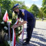 11.09.2020. Kielce. Obchody 19. rocznicy ataku na World Trade Center przed pomnikiem Homo Homini / Piotr Kwaśniewski / Radio Kielce