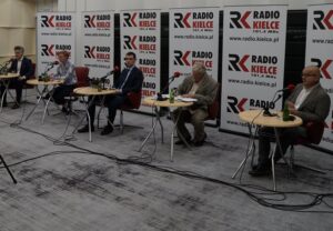 13.09.2020 Kielce. Studio Polityczne Radia Kielce Na zdjęciu od lewej: Krzysztof Słoń - senator PiS, Agata Wojda - PO-KO, Dawid Lewicki - Konfederacja Partia KORWIN, Czesław Siekierski - PSL, Jacek Skórski - Nowa Lewica / Aneta Cielibała-Gil / Radio Kielce