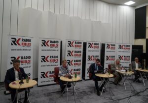 13.09.2020 Kielce. Studio Polityczne Radia Kielce Na zdjęciu od lewej: Krzysztof Słoń - senator PiS, Agata Wojda - PO-KO, Dawid Lewicki - Konfederacja Partia KORWIN, Czesław Siekierski - PSL, Jacek Skórski - Nowa Lewica / Aneta Cielibała-Gil / Radio Kielce