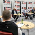 20.09.2020. Kielce. Studio Polityczne Radia Kielce. Na zdjęciu (od lewej): Marek Kwitek - PiS, Lucjan Pietrzczyk - PO KO, Andrzej Szejna - Nowa Lewica, Czesław Siekierski - PSL, Sławomir Szarek - Konfederacja Ruch Narodowy / Kamil Król / Radio Kielce