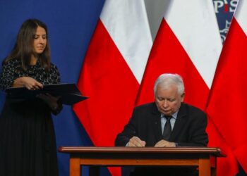 26.09.2020. Warszawa. Podpisanie umowy koalicyjnej. Na zdjęciu (po prawej): Jarosław Kaczyński - prezes PiS / Prawo i Sprawiedliwość/Twitter