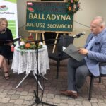 05.09.2020. Staszów. Narodowe Czytanie. Na zdjęciu (od lewej): Ewa Kondek - zastępca burmistrza Staszowa i Ireneusz Kwiecjasz - przewodniczący Rady Miasta Staszowa / Grażyna Szlęzak-Wójcik / Radio Kielce