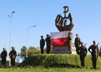 W Sokółce odsłonięto pomnik "w hołdzie ofiarom Obławy Augustowskiej z lipca 1945 roku" / Marcin Gliński / Radio Białystok