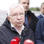 07.09.2020. Kielce. Briefing klubu radnych PiS w sprawie upamiętnienia  Kornela Morawieckiego poprzez nazwanie jego imieniem ulicy. Na zdjęciu: Krzysztof Lipiec - lider świętokrzyskich struktur PiS / Jarosław Kubalski / Radio Kielce