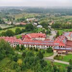 29.09.2020. Piekoszów. Żołnierze WOT pobierali wymazy na obecność koronawirusa wśród pracowników i osób z lokali aktywizujących, a także szpitalnego oddziału rehabilitacji / Jarosław Kubalski / Radio Kielce