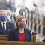 11.09.2020 Klasztor na Świętym Krzyżu. Jubileusz 70-lecia Świętokrzyskiego Parku Narodowego. Na zdjęciu (od lewej): Andrzej Bętkowski - marszałek województwa, Anna Krupka - wiceminister sportu. / Jarosław Kubalski / Radio Kielce