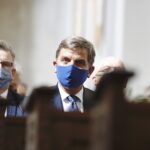 11.09.2020 Klasztor na Świętym Krzyżu. Jubileusz 70-lecia Świętokrzyskiego Parku Narodowego. Na zdjęciu od lewej: Tomasz Pleban - wicestarosta kielecki, Andrzej Pruś - przewodniczący sejmiku województwa. / Jarosław Kubalski / Radio Kielce