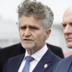 07.09.2020. Kielce. Briefing klubu radnych PiS w sprawie upamiętnienia  Kornela Morawieckiego poprzez nazwanie jego imieniem ulicy. Na zdjęciu (od lewej): Krzysztof Słoń - senator PiS i Rafał Nowak - wicewojewoda świętokrzyski / Jarosław Kubalski / Radio Kielce