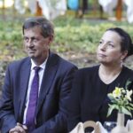 11.09.2020 Kielce. Dworek Laszczyków. Wręczenie Świętokrzyskich Nagród Muzealnych. Na zdjęciu (od lewej): Leszek Bukowski - kielecka delegatura IPN, Magdalena Kusztal - dyrektor Departamentu Kultury i Dziedzictwa Narodowego w urzędzie marszałkowskim w Kielcach / Jarosław Kubalski / Radio Kielce