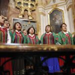 02.09.2020 Święty Krzyż. Podpisanie umowy na rozbudowę osady średniowiecznej w Hucie Szklanej. Na zdjęciu zespół „Echa Łysicy" / Jarosław Kubalski / Radio Kielce