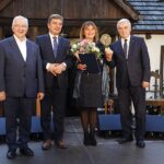 11.09.2020 Kielce. Dworek Laszczyków. Wręczenie Świętokrzyskich Nagród Muzealnych. Na zdjęciu (od lewej): poseł Krzysztof Lipiec, Andrzej Pruś - przewodniczący sejmiku województwa, Joanna Kaczmarczyk - zastępca dyrektora Muzeum Narodowego w Kielcach i Andrzej Bętkowski - marszałek województwa / Jarosław Kubalski / Radio Kielce