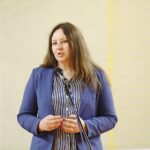 01.09.2020. Suchedniów. Rozpoczęcie roku w Samorządowej Szkole Podstawowej nr 1 w Suchedniowie. Na zdjęciu: Agnieszka Buras - radna sejmiku wojewódzkiego / Jarosław Kubalski / Radio Kielce