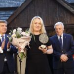 11.09.2020 Kielce. Dworek Laszczyków. Wręczenie Świętokrzyskich Nagród Muzealnych. Na zdjęciu (od lewej): Andrzej Pruś - przewodniczący sejmiku województwa, Magdalena Śniegulska-Gomuła - Muzeum Narodowe w Kielcach i Andrzej Bętkowski - marszałek województwa / Jarosław Kubalski / Radio Kielce