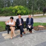 05.09.2020. Michałów. Narodowe Czytanie. Na zdjęciu (od prawej): Jarosław Wleciał - przewodniczący Rady Gminy Michałów i Mirosław Walasek - wójt gminy Michałów / Marta Gajda / Radio Kielce