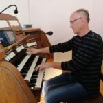 09.09.2020. Busko-Zdrój. organy parafialne w kościele św. Brata Alberta w Busku-Zdroju. Na zdjęciu: Marek Piontkowski - organmistrz / Marta Gajda / Radio Kielce