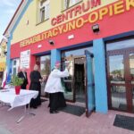 10.09.2020. Stopnica. Otwarcie Centrum Rehabilitacyjno-Opiekuńczego. Na zdjęciu (z prawej): Jan Piotrowski - biskup kielecki / Marta Gajda / Radio Kielce