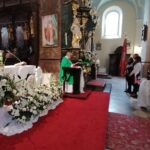 20.09.2020. Pińczów. Uroczystości upamiętniające 592. rocznicę lokacji miasta. Msza w intencji mieszkańców odprawiona w kościele pod wezwaniem Świętego Jana Apostoła i Ewangelisty / Marta Gajda / Radio Kielce