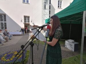 21.09.2020 Pińczów. Rocznica nadania miastu praw miejskich i przekazanie do muzeum nowych eksponatów. Na zdjęciu: , Justyna Dziadek – dyrektor Muzeum Regionalnego w Pińczowie / Marta Gajda / Radio Kielce