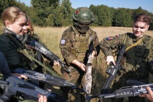 28.09.2020 Staszów. Strzeleckie ćwiczenia z podstaw taktyki zielonej / Mł. Insp. ZS Marek Morawski