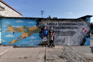 26.09.2020. Pińczów. Mural upamiętniający szkołę szybowcową Polichno-Pińczów / Marta Gajda / Radio Kielce