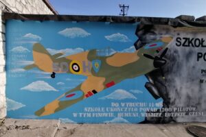 26.09.2020. Pińczów. Mural upamiętniający szkołę szybowcową Polichno-Pińczów / Marta Gajda / Radio Kielce