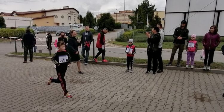 27.09.2020 Kazimierza Wielka. 8. Kazimierski Bieg Szlakiem Megalitów / Marta Gajda / Radio Kielce