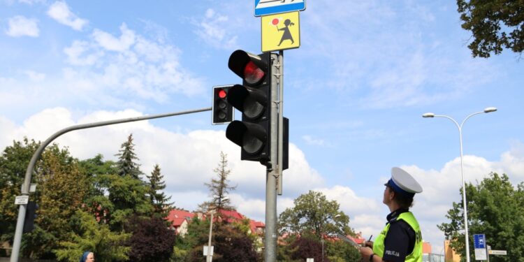 Kielce. Policja sprawdza bezpieczeństwo przy SP nr 15 w Kielcach / Radio Kielce