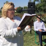 04.09.2020. Sandomierz. Narodowe Czytanie w Zespole Szkół Centrum Kształcenia Rolniczego w Sandomierzu. Na zdjęciu: Alicja Szatan - dyrektor Zespołu Szkół Centrum Kształcenia Rolniczego w Sandomierzu / Grażyna Szlęzak-Wójcik / Radio Kielce