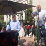 05.09.2020. Sandomierz. Narodowe Czytanie. Na zdjęciu (od lewej): Marcin Marzec - burmistrz Sandomierza i Dominik Płaza - dyrektor Muzeum Okręgowego w Sandomierzu / Grażyna Szlęzak-Wójcik / Radio Kielce