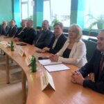 10.09.2020. Staszów. Podpisanie umowy w sprawie budowy portu przeładunkowego w Grzybowie / Grażyna-Szlęzak-Wójcik / Radio Kielce