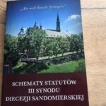 12.09.2020. Sandomierz. Książka "Schematy statutów  III Synodu Diecezji Sandomierskiej" / Grażyna-Szlęzak-Wójcik / Radio Kielce