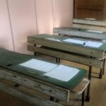 13.09.2020. Wiązownica. Święto Wsi. Warsztaty pisania gęsim piórem. Na zdjęciu: Katarzyna Ciepiela - dyrektor Staszowskiego Ośrodka Kultury. Warsztaty pisania gęsim piórem Wiązownica / Grażyna-Szlęzak-Wójcik / Radio Kielce