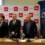 02.09.2020. Kielce. Konferencja Politechniki Świętokrzyskiej na temat opracowania programu z branży contact center. Na zdjęciu (od lewej): Łukasz Pawlik - Altar Sp. z o.o., Waldemar Cichacz - prezes zarządu Altar Sp. z o.o., prof. Zbigniew Koruba - rektor Politechniki Świętokrzyskiej i dr Mirosław Płaza - kierownik projektu / Faustyna Terelak / Radio Kielce