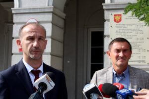 24.09.2020. Kielce. Konferencja doradców prezydenta Kielc. Na zdjęciu (od lewej): Sławomir Gierada i Grzegorz Świercz / Faustyna Terelak / Radio Kielce