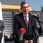 14.09.2020. Ostrowiec Św. Placówka PSG wróciła do miasta. Na zdjęciu (przemawia): Jarosław Wróbel, członek zarządu Polskiego Górnictwa Naftowego i Gazownictwa, a także przewodniczący rady nadzorczej PSG / Emilia Sitarska / Radio Kielce